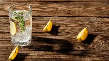 Artificially carbonated water