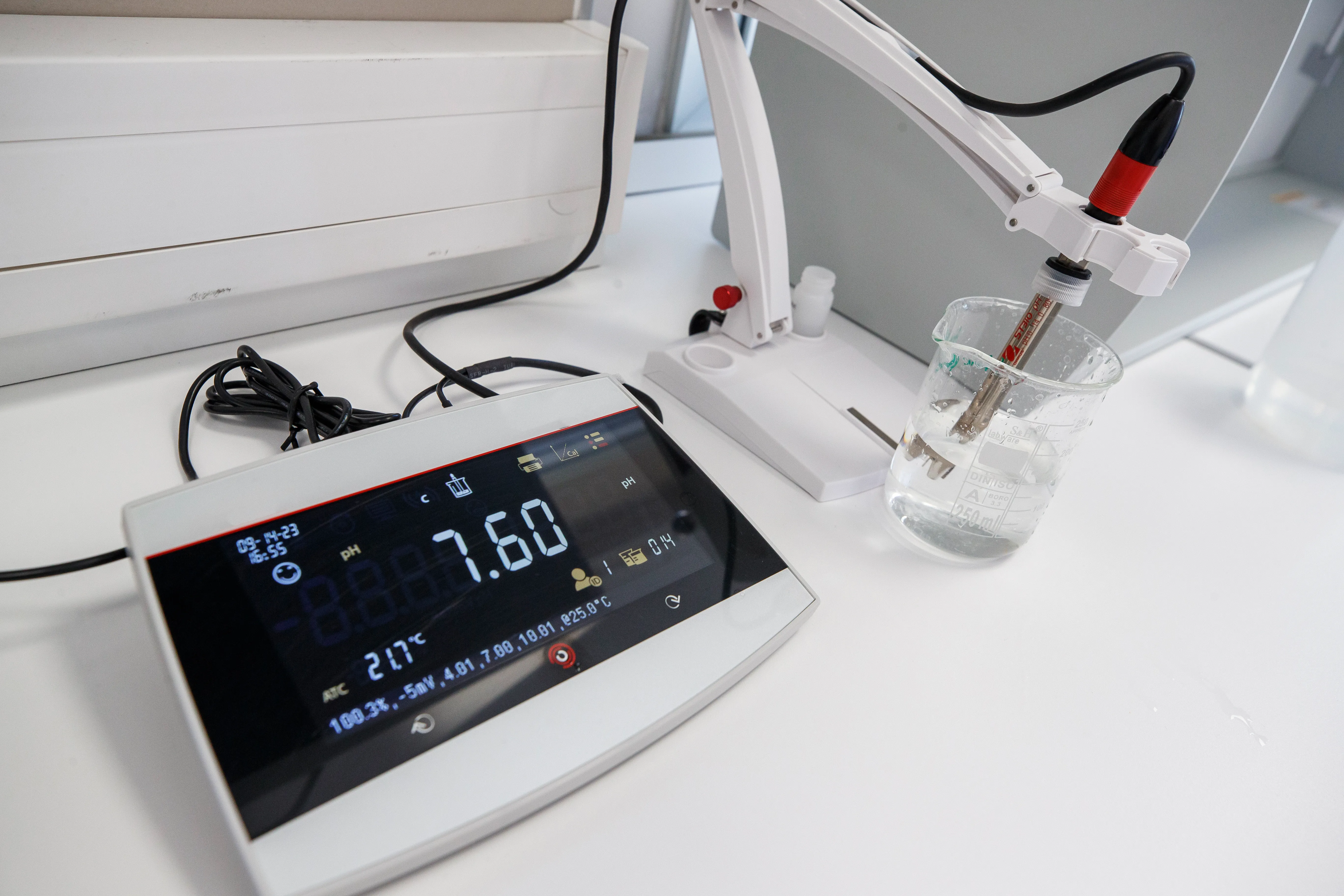 Conductivity measurement equipment