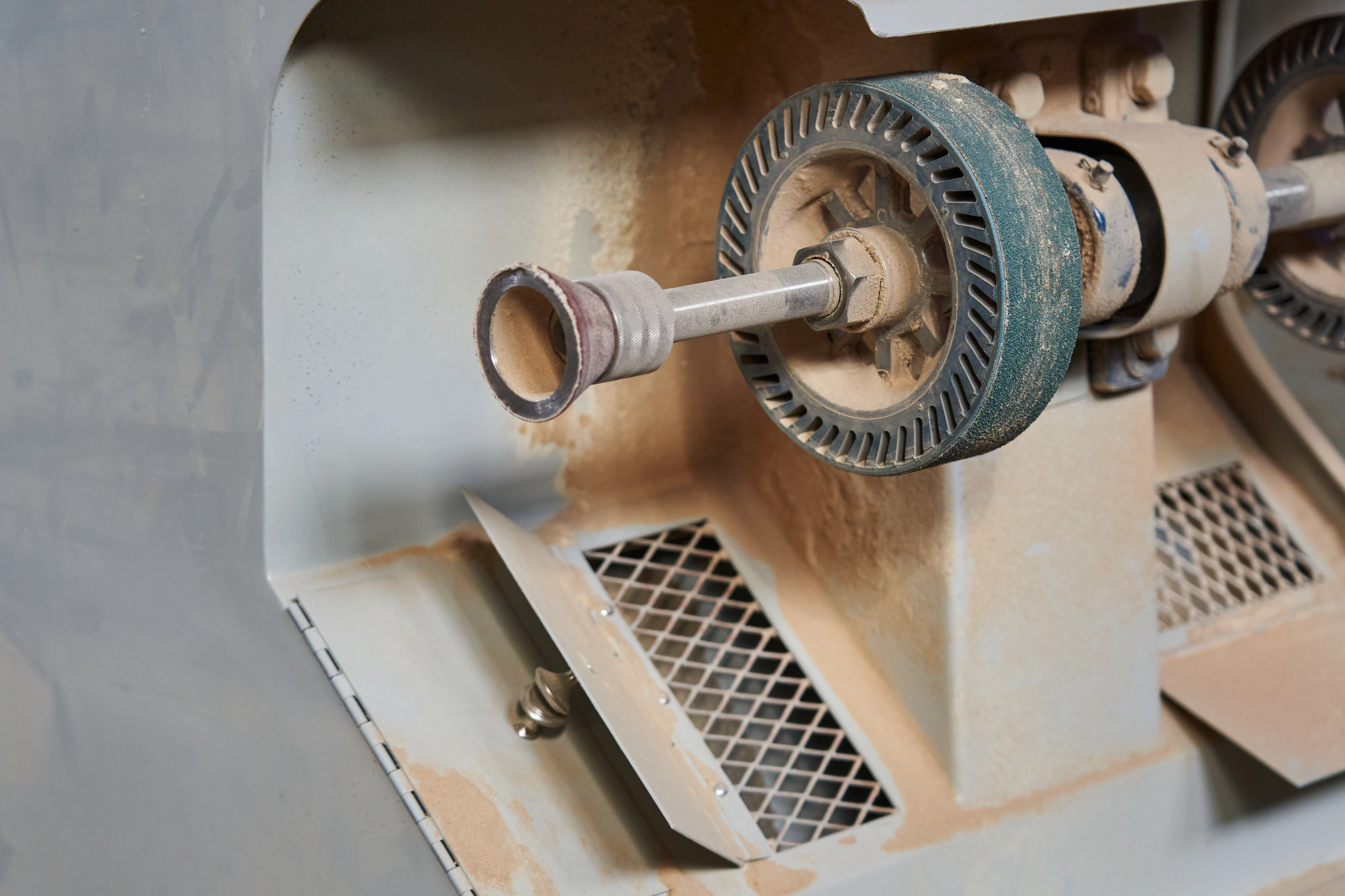 Grinding and pulverizing plants