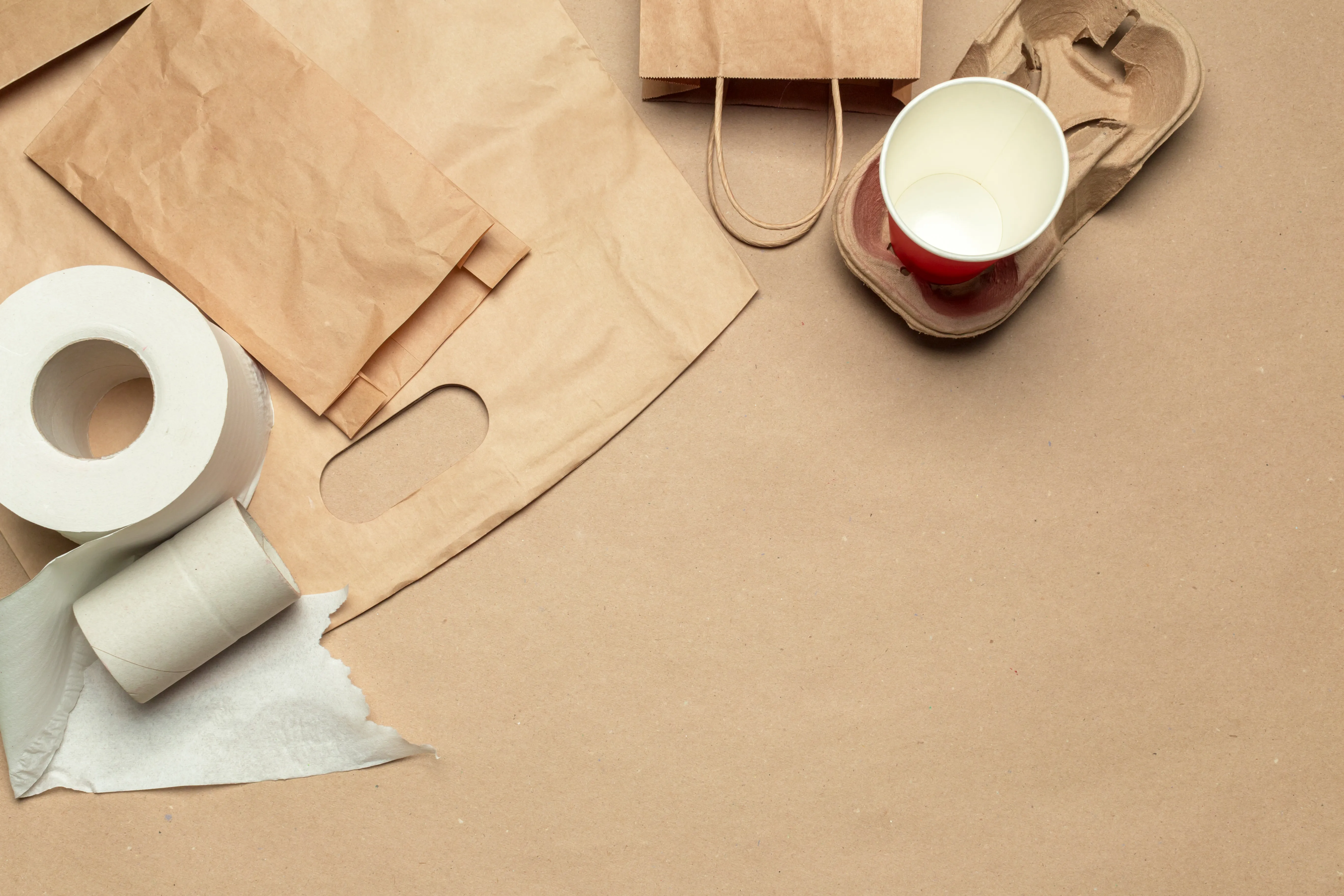 Other packaging material, e.g. tissue, textiles, wood, stoneware