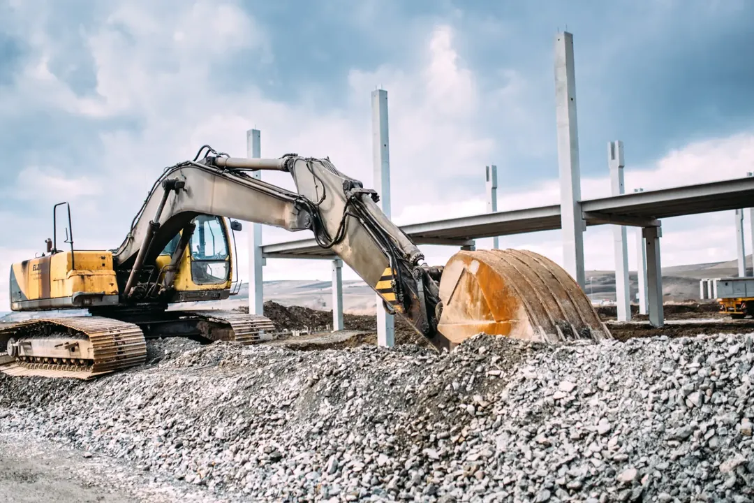 Ensuring Construction Safety: Best Practices for Earth Moving Equipment and Heavy Machinery